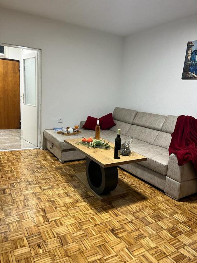 Stan Na Dan Kozarska Dubica Daire Bosanska Dubica Dış mekan fotoğraf